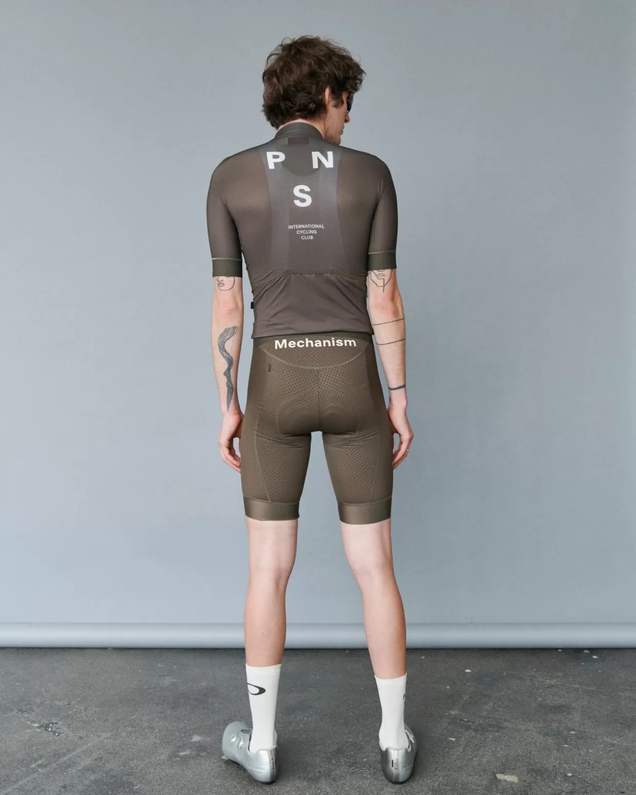 mens_oakley_mechanism_bibs____black_olive_5-1.webp Bibs^Pas Normal Studios Men's Oakley Mechanism Bibs — Black Olive